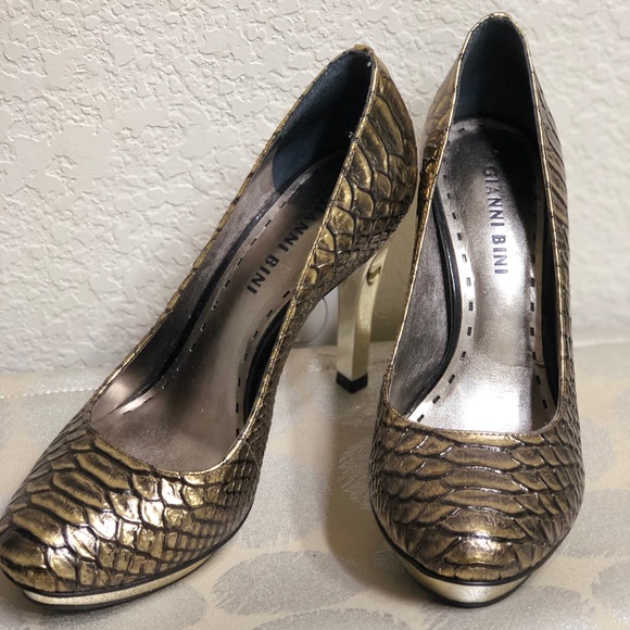 Stunning faux gold and black snake skin heels - Picture 1 of 3
